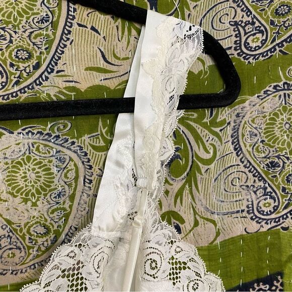 Y2K Victoria’s Secret Bridal Ivory Satin and Lace Slip Dress Size Medium - Picture 9 of 16